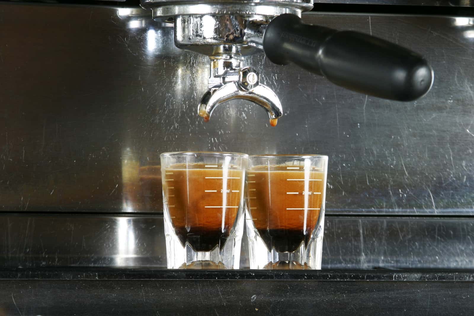 What is Espresso Crema? How to Make Espresso with Crema? dripped.coffee